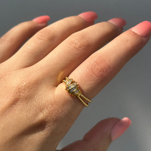Lara adjustable ring